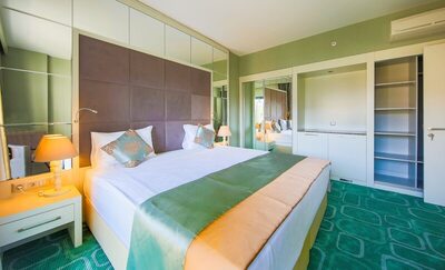 Horus Paradise Luxury Resort - Family Room, Balcony - Pool View