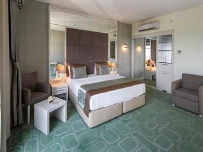 Horus Paradise Luxury Resort - Family Suite, Balcony - Sea View