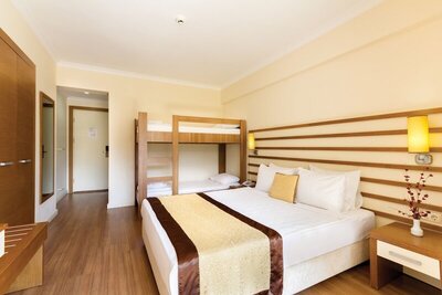 Hotel Akbulut - Family Room - City View