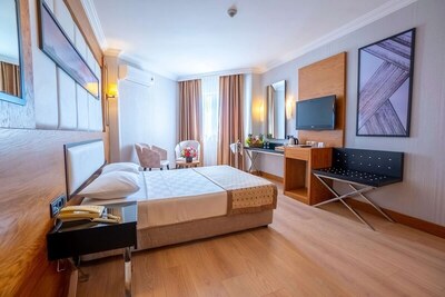 HOTEL AYDINBEY GOLD DREAMS - Family Room - City View