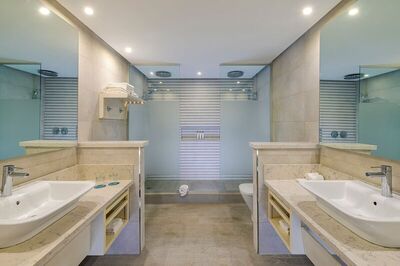HOTEL CATALONIA BAVARO BEACH, GOLF & CASINO RESORT - Privileged Romance Deluxe Junior Suite