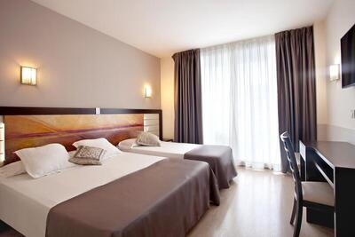 Hotel Indalo Park - Double Room with Extra Bed (2 Adults + 1 Child)