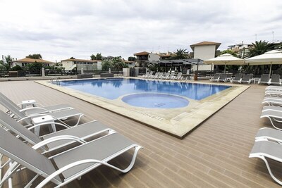 Hotel Simeon, Метаморфози, Гърция