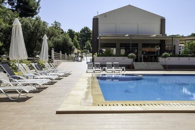 Hotel Simeon, Метаморфози, Гърция