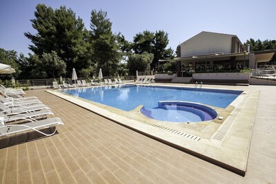 Hotel Simeon, Метаморфози, Гърция