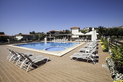 Hotel Simeon, Метаморфози, Гърция