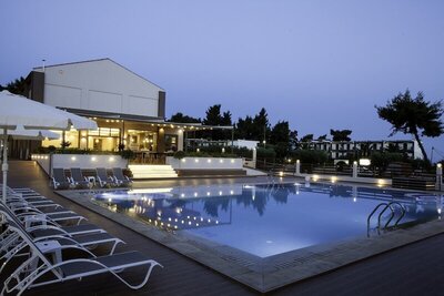 Hotel Simeon, Метаморфози, Гърция