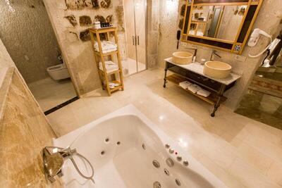 Imperial Cave Suites & Spa - King Suite