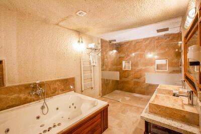 Imperial Cave Suites & Spa - King Suite