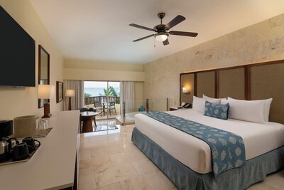 Impressive Premium Punta Cana - Junior Suite Premium Ocean Front With Jacuzzi (2 Adults)