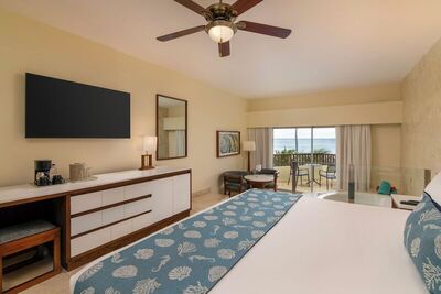 Impressive Premium Punta Cana - Junior Suite Premium Ocean Front With Jacuzzi (2 Adults)