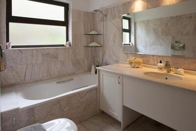 Istron Luxury Villas - Three-Bedroom Villa with Private Pool and Sea View (Bay Villa)