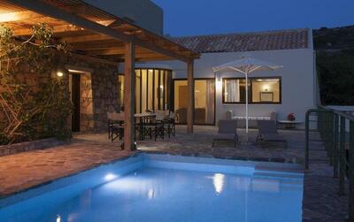 Istron Luxury Villas - Four-Bedroom Villa with Private Pool (Bay Villa)