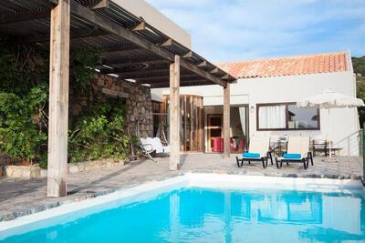 Istron Luxury Villas - Four-Bedroom Villa with Private Pool (Bay Villa)