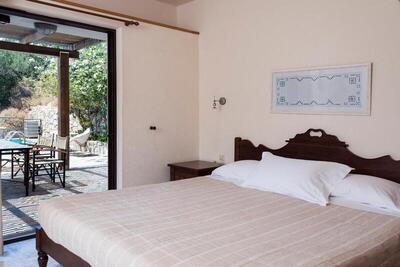 Istron Luxury Villas - Three-Bedroom Villa with Private Pool and Sea View (Bay Villa)