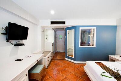 Karon Sea Sands Resort-SHA PLUS - Deluxe Double or Twin Room with Pool Access