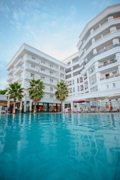 Klajdi Resort & SPA, Голем, Албания