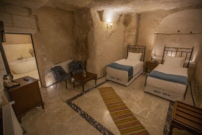 Lavender Cave Hotel - Deluxe Double Or Twin Room