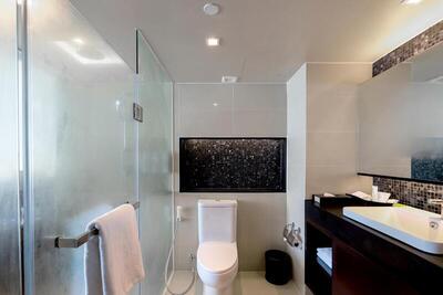 Le Meridien Phuket Beach Resort - Deluxe Ocean Terrace, Guest room, 1 King, Balcony