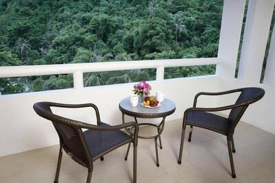 Le Meridien Phuket Beach Resort - Guest room, 1 King, Balcony