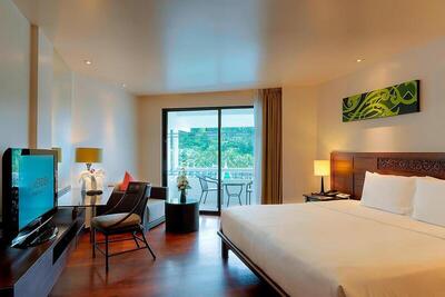 Le Meridien Phuket Beach Resort - Deluxe Pool View, Guest room, 1 King, Balcony