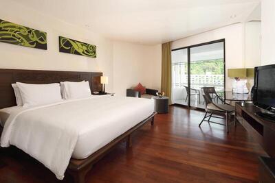 Le Meridien Phuket Beach Resort - Deluxe Pool View, Guest room, 1 King, Balcony