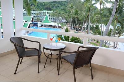 Le Meridien Phuket Beach Resort - Deluxe Pool View, Guest room, 1 King, Balcony