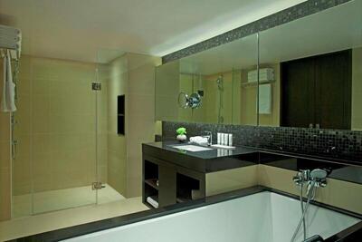 Le Meridien Phuket Beach Resort - Junior Suite, 1 King, Ocean view, Balcony