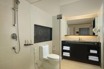 Le Meridien Phuket Beach Resort - Deluxe Ocean View, Guest room, 1 King, Balcony