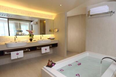 Le Meridien Phuket Beach Resort - Deluxe Suite, 1 Bedroom Suite, 1 King, Sofa bed, Oceanfront