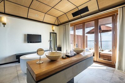 Lily Beach Resort & Spa - Deluxe Water Villa