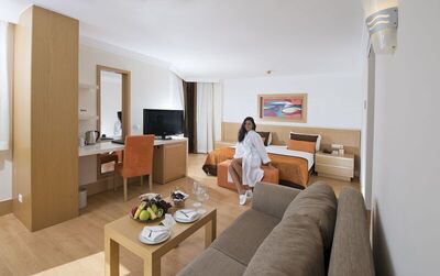 Limak Limra Hotel & Resort - Suite, Bathtub