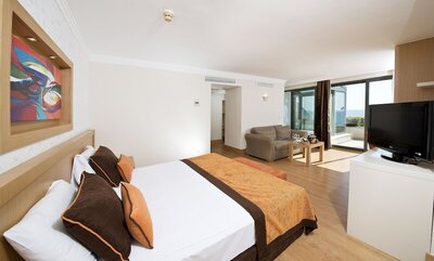 Limak Limra Hotel & Resort - Suite, Bathtub