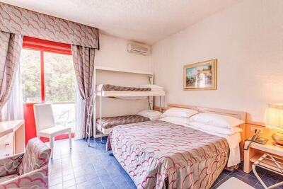 Marina Club Hotel - Quadruple Room