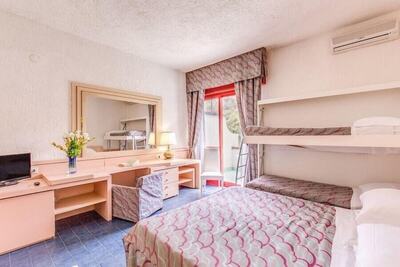Marina Club Hotel - Quadruple Room