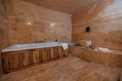 Misty Cave Hotel - Honeymoon Suite