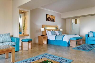 Movenpick Waterpark Resort & Spa Soma Bay - Classic Queen Room With Pool View
