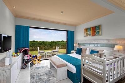 Movenpick Waterpark Resort & Spa Soma Bay - Family Room With Pool View