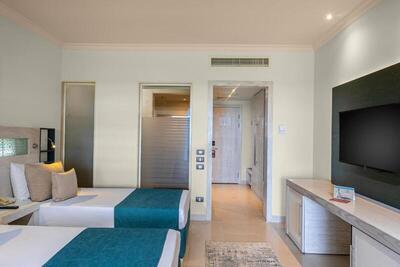 Movenpick Waterpark Resort & Spa Soma Bay - Deluxe Twin Room With Mountain View