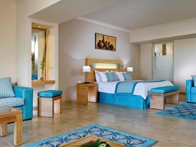Movenpick Waterpark Resort & Spa Soma Bay - Family Room With King Bed And Mountain View