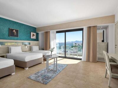 Movenpick Waterpark Resort & Spa Soma Bay - Classic Queen Room With Mountain View
