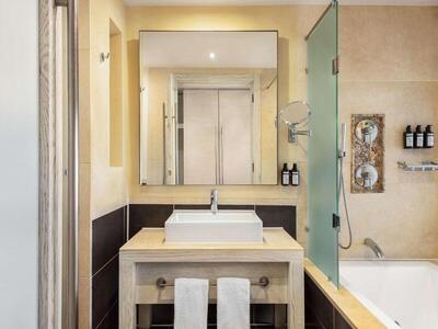 Movenpick Waterpark Resort & Spa Soma Bay - Deluxe Room With Twin Bed & Side Sea View 