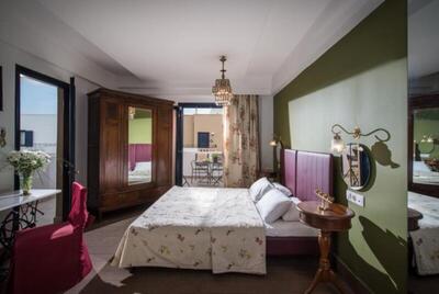 Nami Hotel & Suites - Artist Room