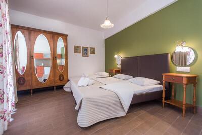 Nami Hotel & Suites - Artist Room