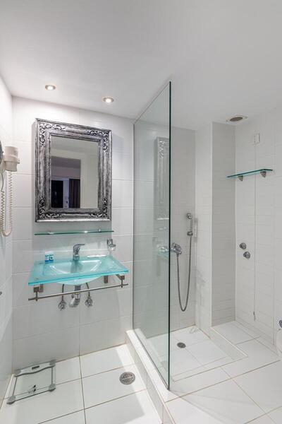 Nami Hotel & Suites - Standard Double Room