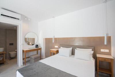 Nami Hotel & Suites - Deluxe Room