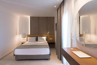 Nami Hotel & Suites - Deluxe Room