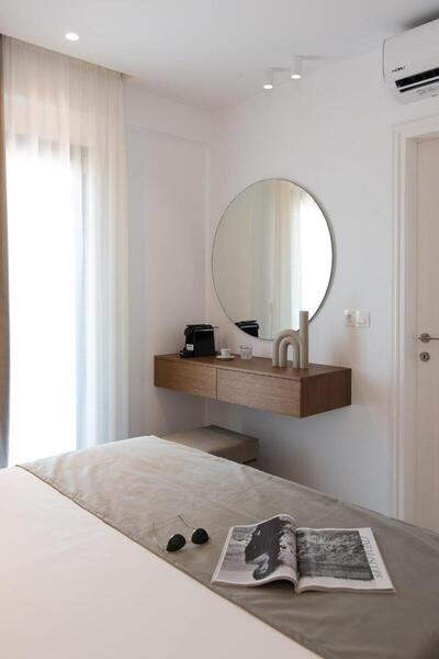 Nami Hotel & Suites - Deluxe Room