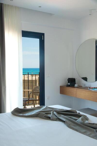 Nami Hotel & Suites - Deluxe Room