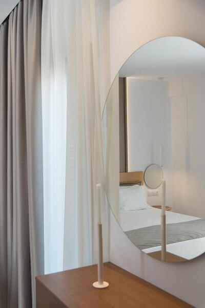 Nami Hotel & Suites - Deluxe Room